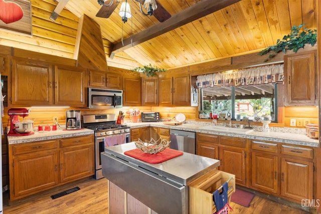 29980 Pinedale Drive, Tehachapi, CA 93561