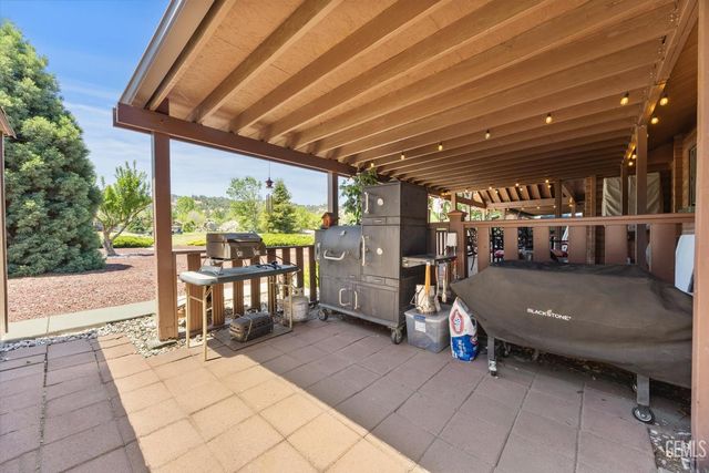 29980 Pinedale Drive, Tehachapi, CA 93561