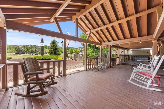 29980 Pinedale Drive, Tehachapi, CA 93561