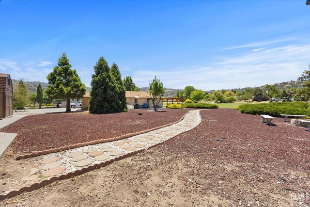 29980 Pinedale Drive, Tehachapi, CA 93561
