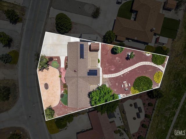 29980 Pinedale Drive, Tehachapi, CA 93561