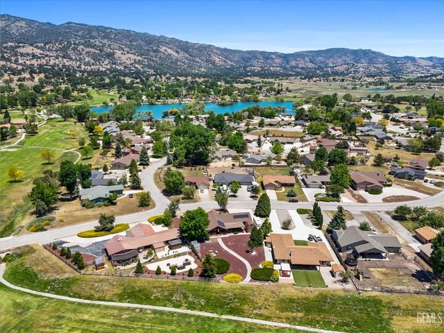 29980 Pinedale Drive, Tehachapi, CA 93561