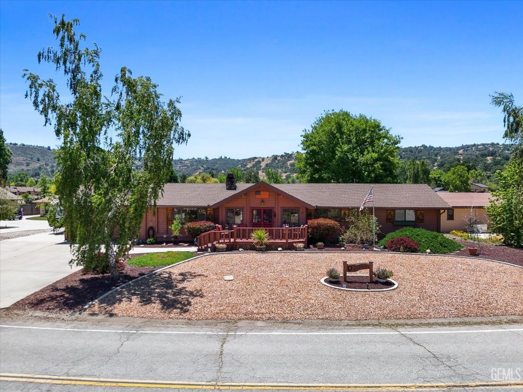 29980 Pinedale Drive, Tehachapi, CA 93561