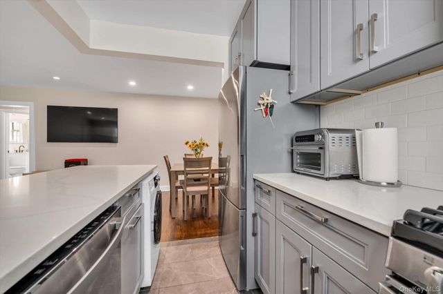 6939 213th Street 218, Oakland Gardens, NY 11364