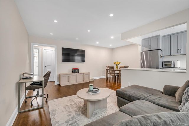 6939 213th Street 218, Oakland Gardens, NY 11364