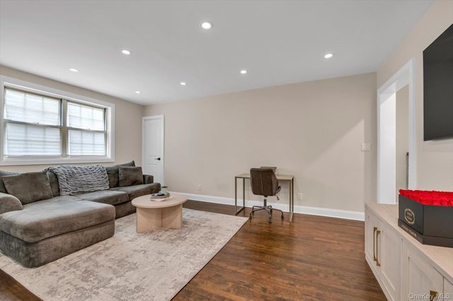 6939 213th Street 218, Oakland Gardens, NY 11364