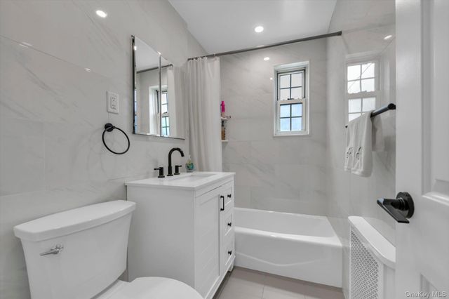 6939 213th Street 218, Oakland Gardens, NY 11364