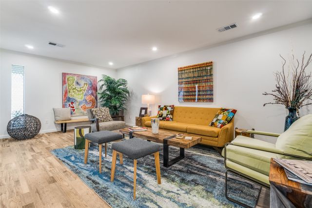 9807 Airline Road, Dallas, TX 75230