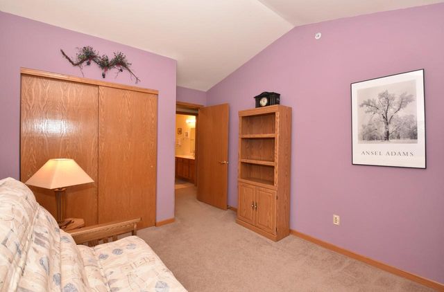 4950 W Maple Leaf CIRCLE, Greenfield, WI 53220