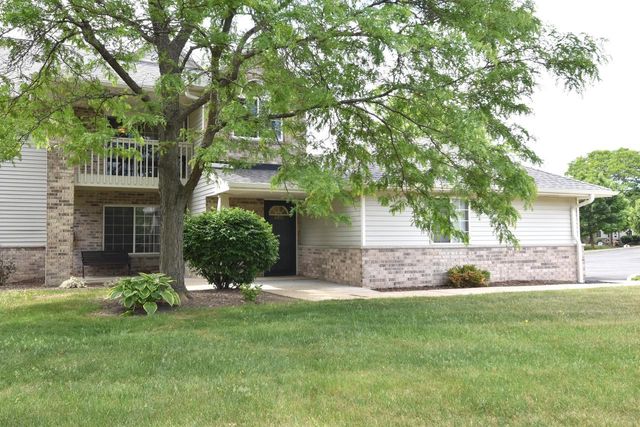 4950 W Maple Leaf CIRCLE, Greenfield, WI 53220