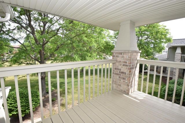 4950 W Maple Leaf CIRCLE, Greenfield, WI 53220