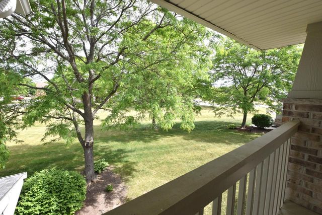 4950 W Maple Leaf CIRCLE, Greenfield, WI 53220