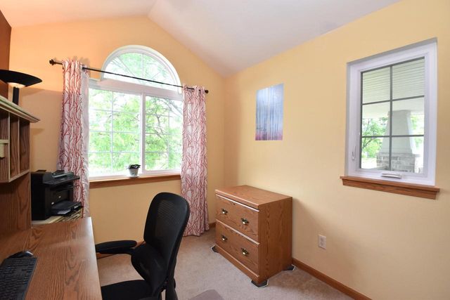 4950 W Maple Leaf CIRCLE, Greenfield, WI 53220