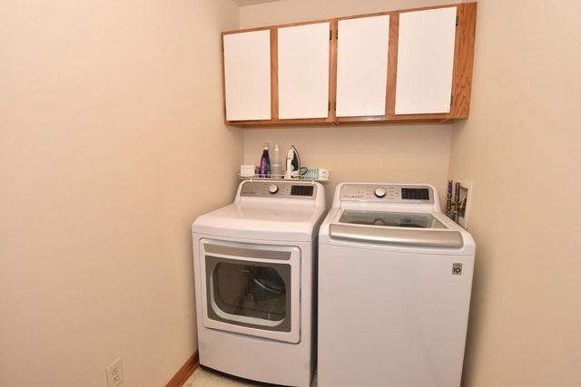 4950 W Maple Leaf CIRCLE, Greenfield, WI 53220