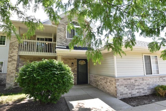 4950 W Maple Leaf CIRCLE, Greenfield, WI 53220