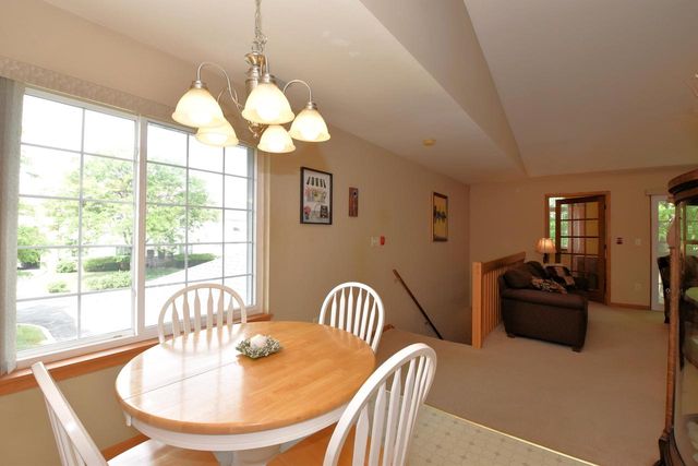 4950 W Maple Leaf CIRCLE, Greenfield, WI 53220
