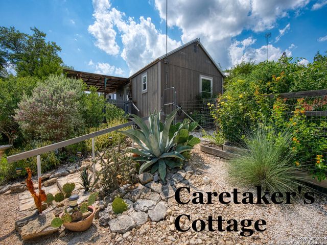 260 Misty Ln, Bandera, TX 78003