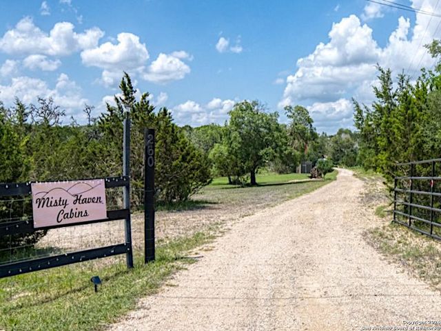 260 Misty Ln, Bandera, TX 78003