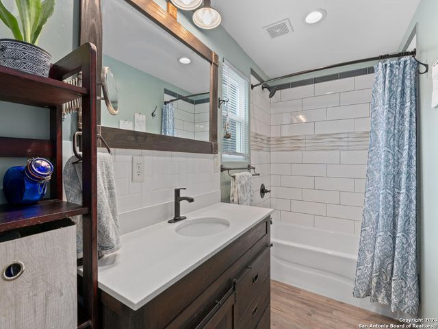 260 Misty Ln, Bandera, TX 78003