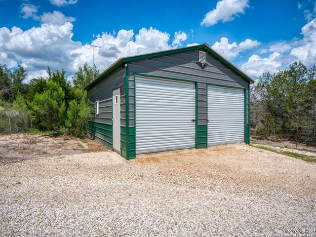 260 Misty Ln, Bandera, TX 78003