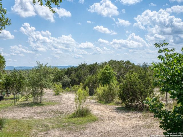 260 Misty Ln, Bandera, TX 78003