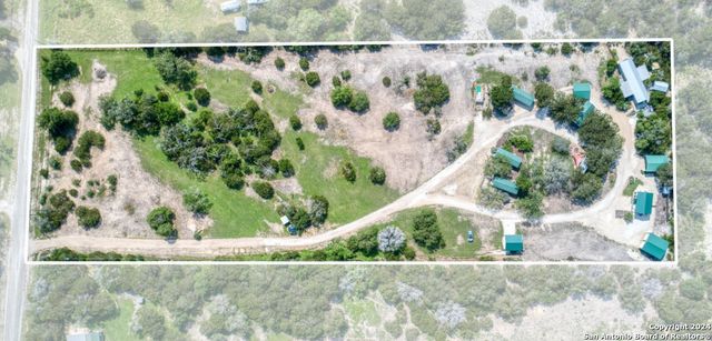 260 Misty Ln, Bandera, TX 78003