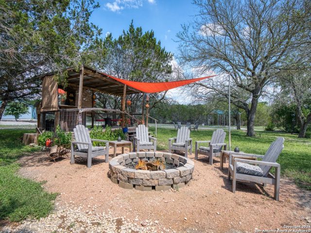260 Misty Ln, Bandera, TX 78003