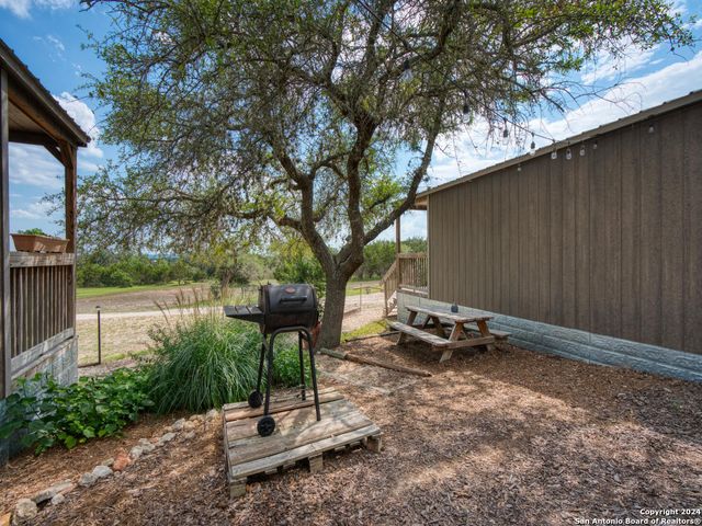 260 Misty Ln, Bandera, TX 78003