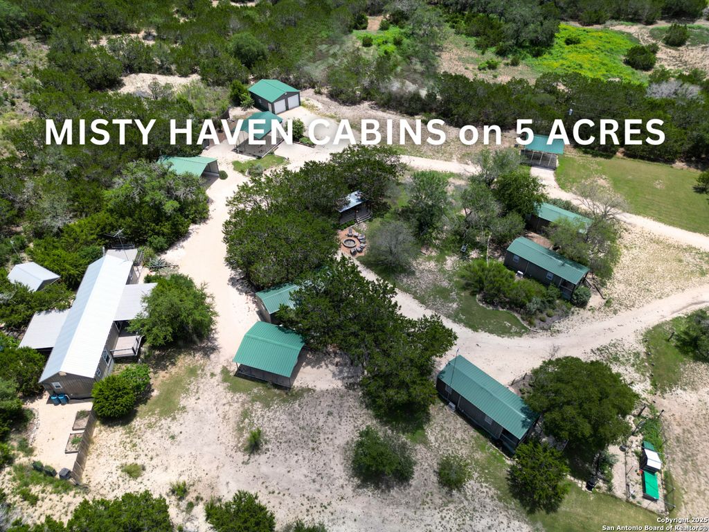 260 Misty Ln, Bandera, TX 78003