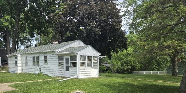 2901 Kyle Avenue N, Golden Valley, MN 55422