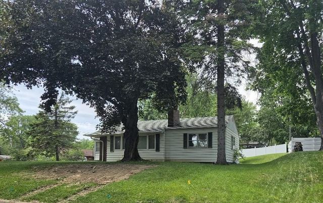 2901 Kyle Avenue N, Golden Valley, MN 55422