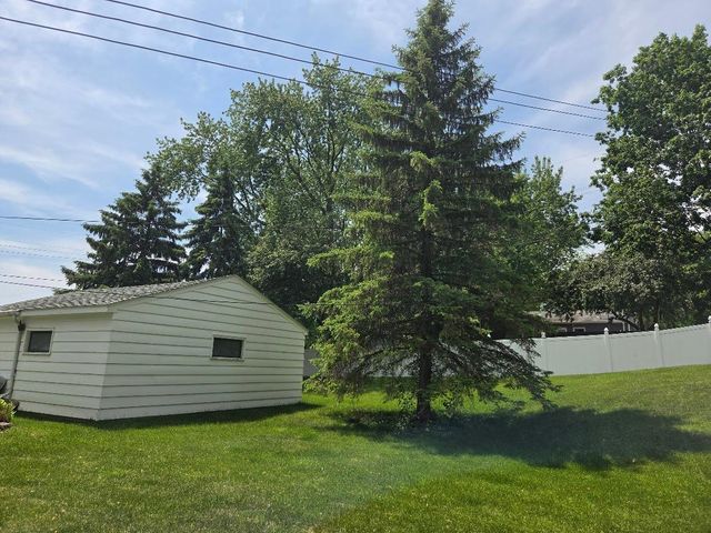 2901 Kyle Avenue N, Golden Valley, MN 55422