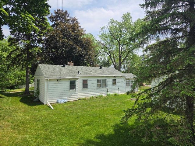 2901 Kyle Avenue N, Golden Valley, MN 55422