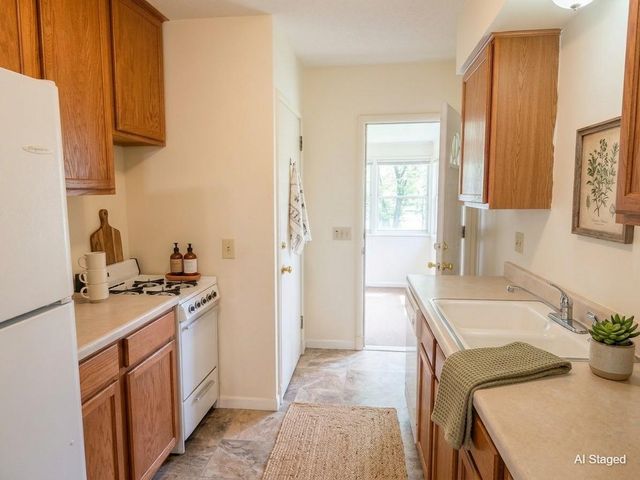 2901 Kyle Avenue N, Golden Valley, MN 55422
