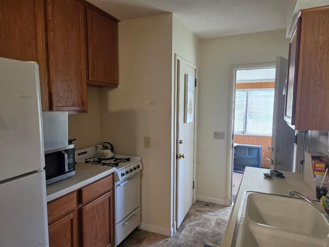 2901 Kyle Avenue N, Golden Valley, MN 55422