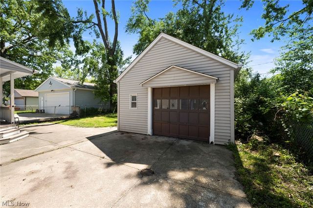 474 E 328th Street, Willowick, OH 44095