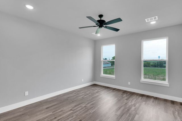 700 N CHURCH Street, Ferris, TX 75125