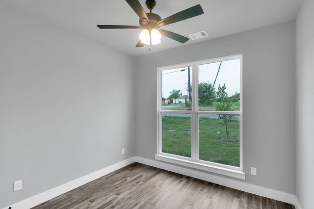 700 N CHURCH Street, Ferris, TX 75125