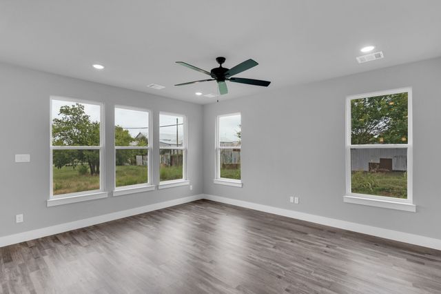 700 N CHURCH Street, Ferris, TX 75125