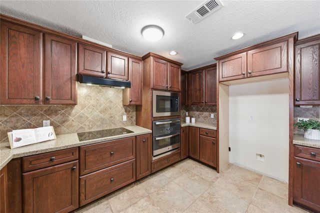 15719 Brookvilla Drive, Houston, TX 77059