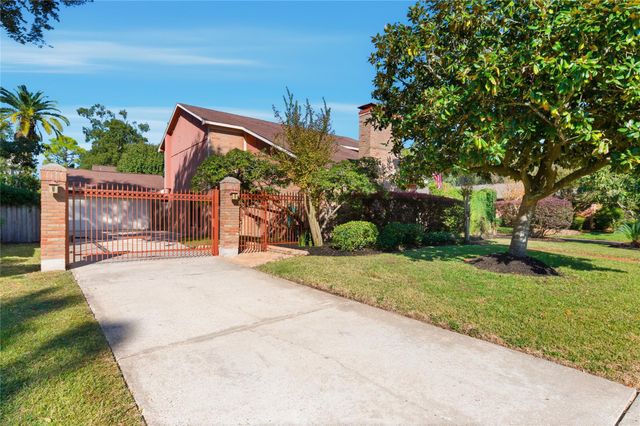 15719 Brookvilla Drive, Houston, TX 77059