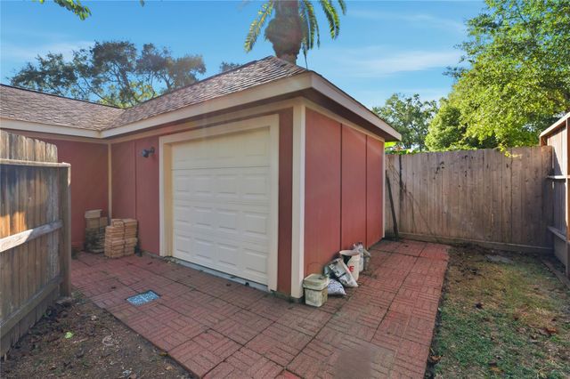 15719 Brookvilla Drive, Houston, TX 77059