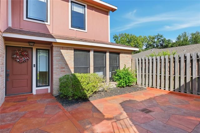 15719 Brookvilla Drive, Houston, TX 77059