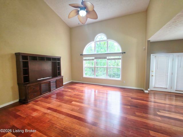 11036 Symington Cir, Louisville, KY 40241
