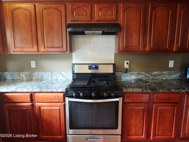 11036 Symington Cir, Louisville, KY 40241