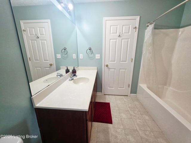 11036 Symington Cir, Louisville, KY 40241