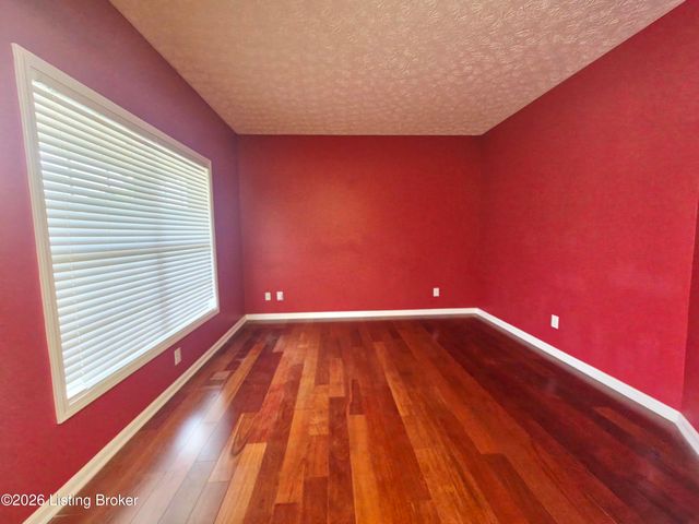 11036 Symington Cir, Louisville, KY 40241