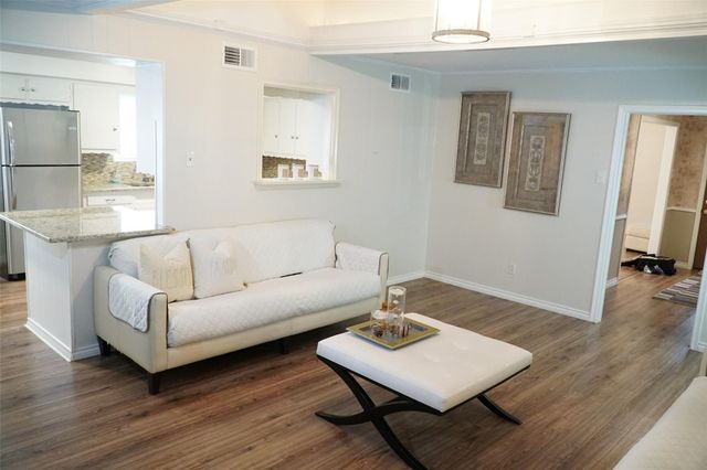 10207 Carry Back Circle, Dallas, TX 75229