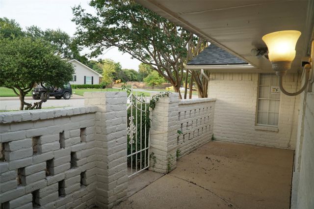 10207 Carry Back Circle, Dallas, TX 75229