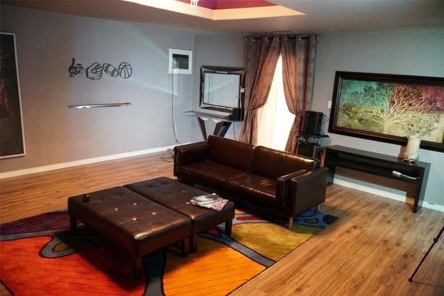 10207 Carry Back Circle, Dallas, TX 75229